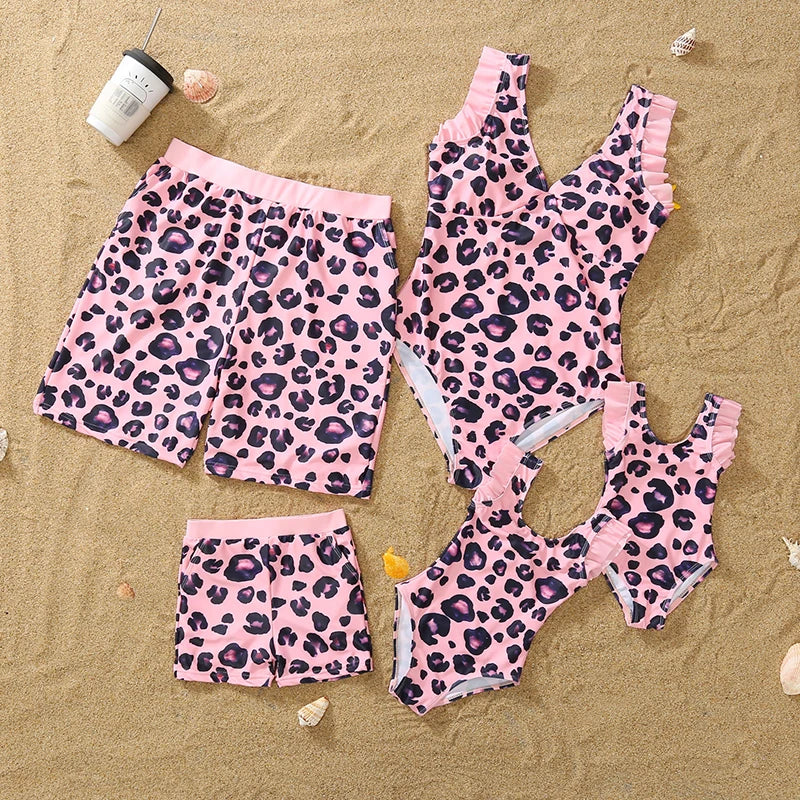 King Queen Swimsuit Family Matching Outfits One-Piece Mother Daughter Swimwear Beach Mommy and Me Clothes Father Son Swim Shorts