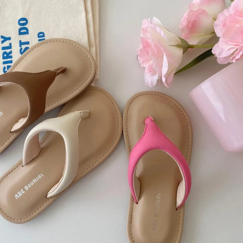 2026 New Legged Children's Sandals Girls' Flip flops Beach Vacation Flat Shoes Solid Color Summer Amorous Feelings