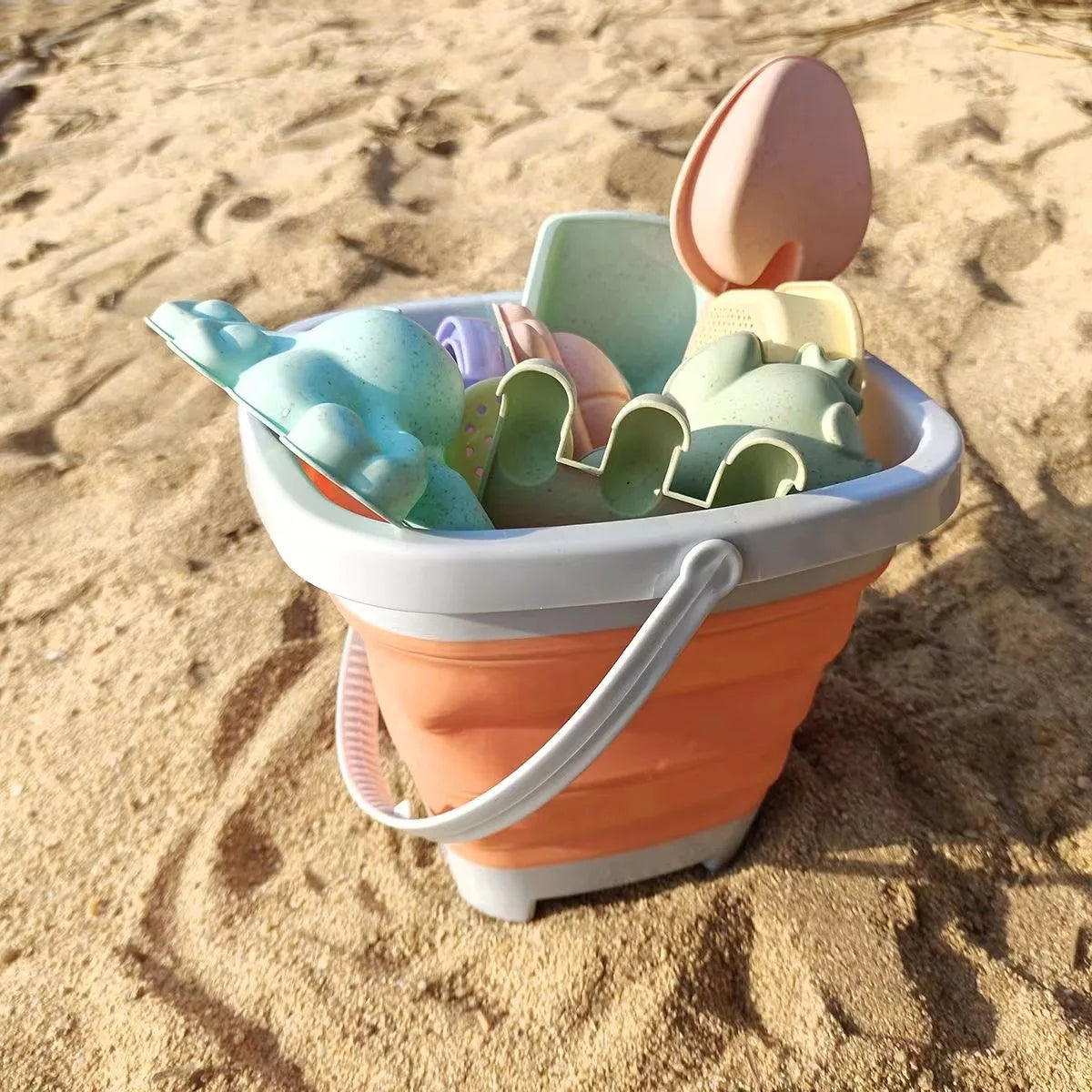 Beach Toys for Kids Sand Toys Set for Toddlers Sandbox Toys with Collapsible Bucket Shovel Rake Set Sand Molds Summer Outdoor