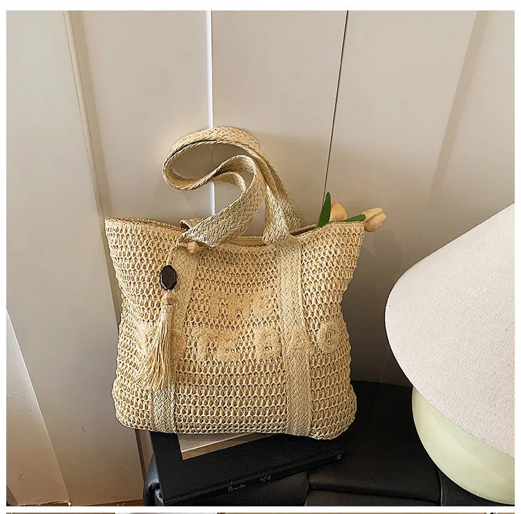 French style large capacity woven straw woven bag for women, new beach vacation shoulder bag, casual commuting tote bag