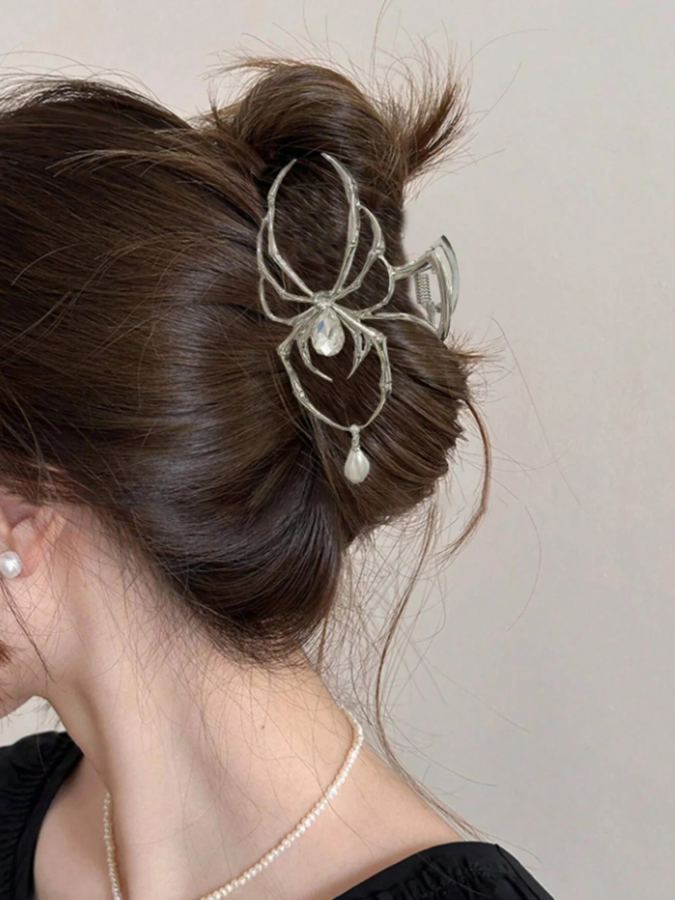 Women's Y2K Sweet Personalized Hair Clip Rhinestone Imitation Pearl Alloy Metal Skull Spider Claw Design for Daily Use