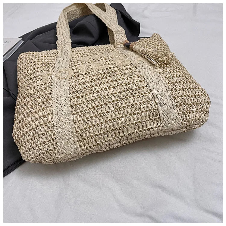 French style large capacity woven straw woven bag for women, new beach vacation shoulder bag, casual commuting tote bag
