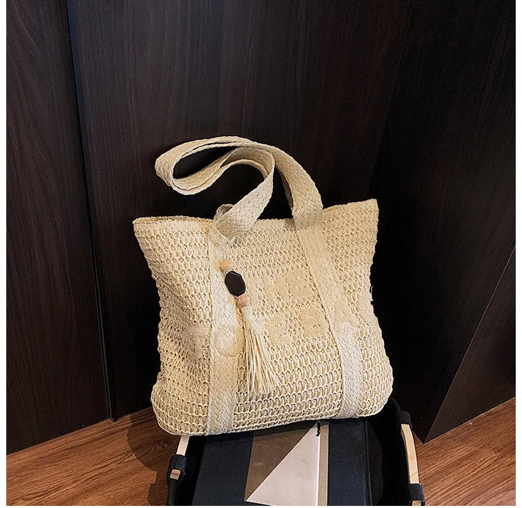 French style large capacity woven straw woven bag for women, new beach vacation shoulder bag, casual commuting tote bag