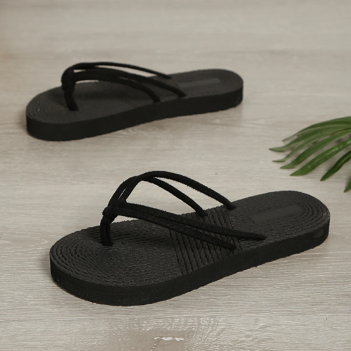 Women's fashion trend pure black belt anti-slip wear flat flip-flops