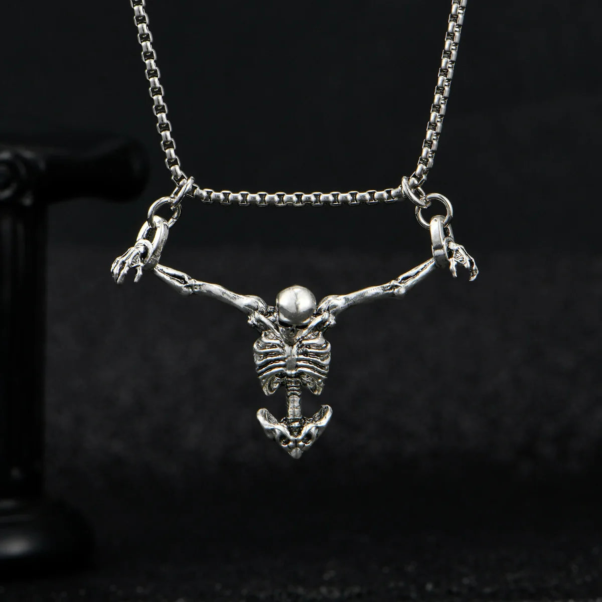 A Fashionable and Creative New Halloween Punk Style Skull Necklace Halloween Gift