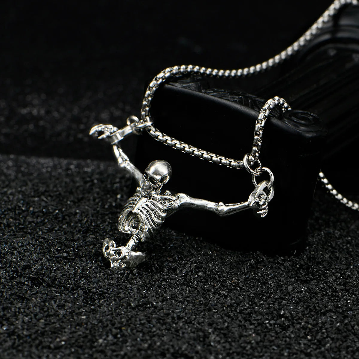 A Fashionable and Creative New Halloween Punk Style Skull Necklace Halloween Gift