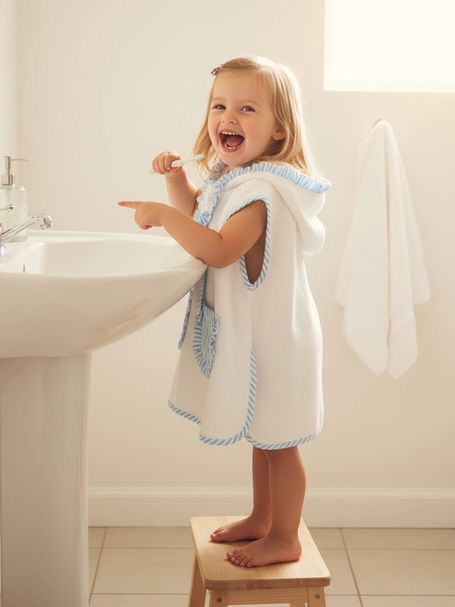 0-4Y Toddler Girl Swimwear Cover Ups for Beach Pool Striped Ruffled Trim Hooded Shawl Robe 2026 Spring Summer Kids Beachwear