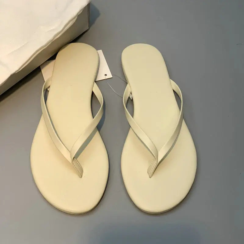 Women Flip Flops 2026 Summer New Comfortable Breathable Soft Bottom Beach Muje Lightweight Fashion Outdoor Slip on Casual Flats