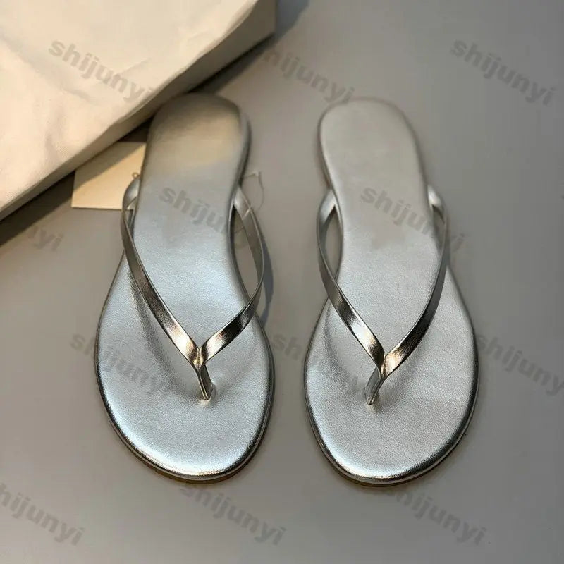 Women Flip Flops 2026 Summer New Comfortable Breathable Soft Bottom Beach Muje Lightweight Fashion Outdoor Slip on Casual Flats