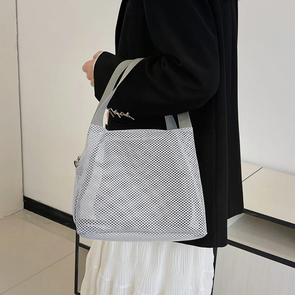 Large Capacity Travel Mesh Bag Portable Cosmetic Zipper Pouch with Handle New Design Makeup Toiletry Beach Bag