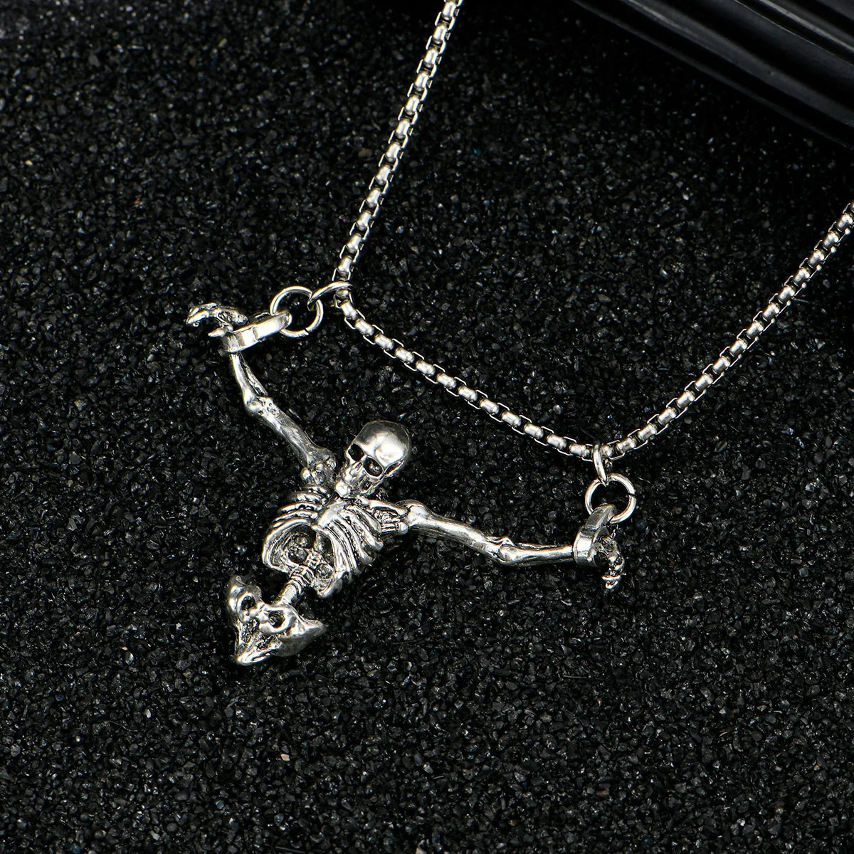 A Fashionable and Creative New Halloween Punk Style Skull Necklace Halloween Gift