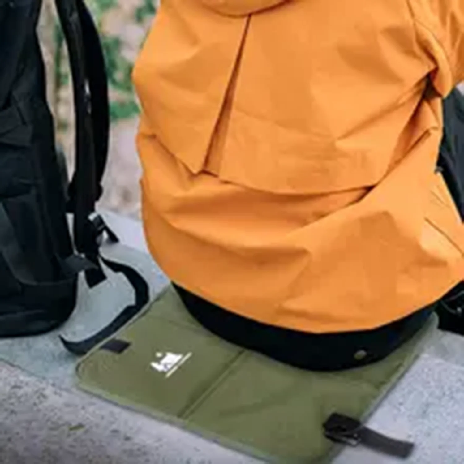 TARKA Foldable Outdoor Sitting Pad 600D Oxford Cloth Waterproof Beach Cushion Portable Hiking Camping Sitting Pad for Travel