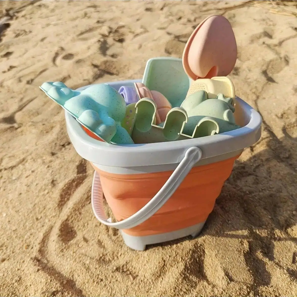 Kids Foldable Beach Bucket Set, Soft Silicone, with Shovels, Rakes, Molds, Portable, Ideal for Beach & Sandpit Play, Kids Gift