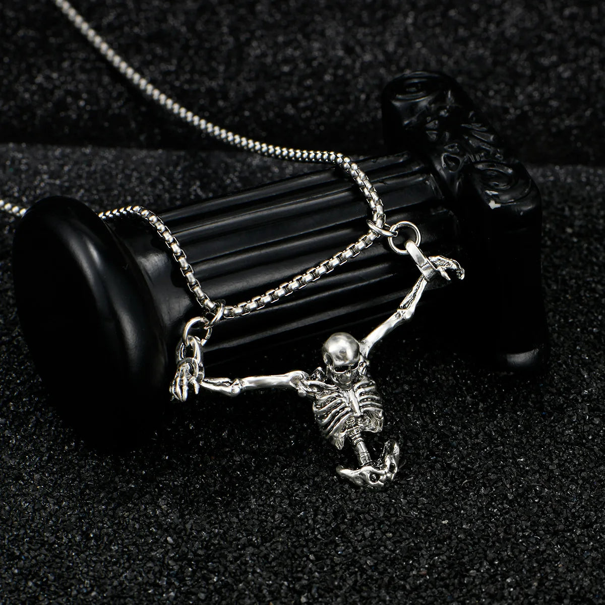 A Fashionable and Creative New Halloween Punk Style Skull Necklace Halloween Gift